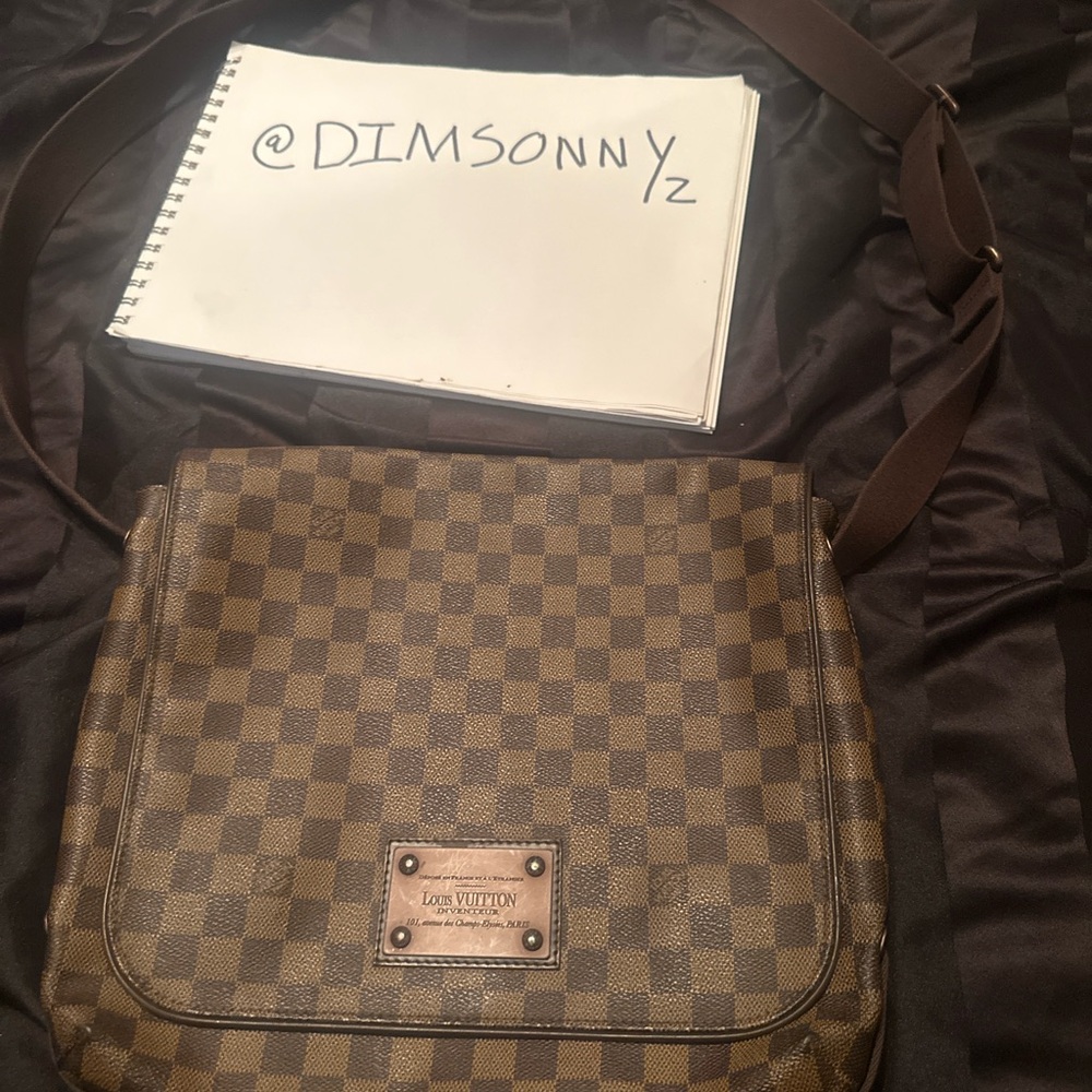 Louis Vuitton Messenger Bag